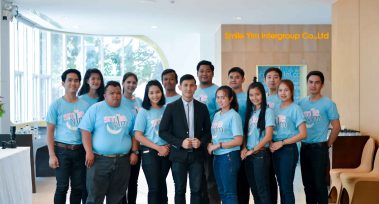 ส่วนหนึ่งของทีมงาน สมายล์ยิ้ม