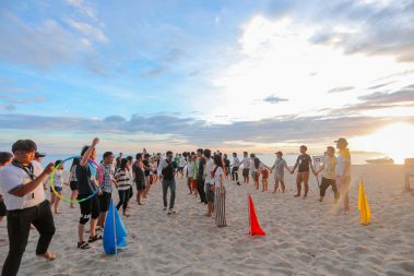 จัดกิจกรรม teambuilding ริมชายหาด